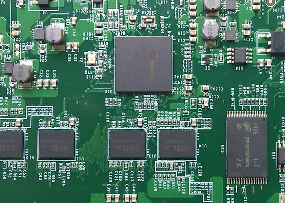 Tipo de PCB de montaje superior con un tamaño mínimo de agujero de 0,2 mm en un nivel competitivo